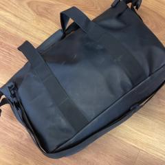 حقائب حمل وحقائب اليد، كما تم الإبلاغ عنه بواسطة HTM عبر iLost