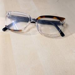 Bril Tachetée et transparent, zoals gemeld door IKEA Toulouse met iLost