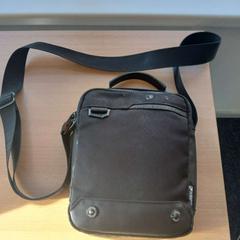 Taška zwart, jak nahlášeno UVO Vervoer pomocí iLost