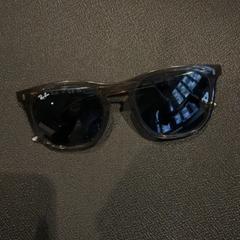 Sluneční brýle, jak nahlášeno Van der Valk Hotel Utrecht pomocí iLost