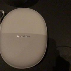 Étui pour casque, a été signalé par Van der Valk Hotel Amsterdam Zuidas utilisant iLost