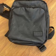 Válltáska Zwart, amint azt GVB az iLost segítségével jelentette.