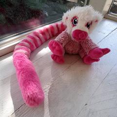 Mazlící hračka Met lange roze staart, jak nahlášeno DierenPark Amersfoort pomocí iLost