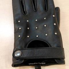 Kesztyű, amint azt IKEA Tours az iLost segítségével jelentette.