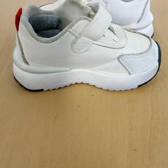 Vêtements - schoenen, a été signalé par Regio Antwerpen - Brussel utilisant iLost