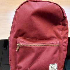 حقائب الظهر والحقائب النهارية، كما تم الإبلاغ عنه بواسطة Regio Limburg - Leuven عبر iLost