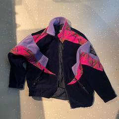 Jakke, som rapportert av Room Mate Bruno ved bruk av iLost