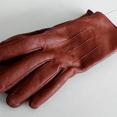 Kleding - Bruine/cognackleurige handschoenen, amint azt Centraal magazijn az iLost segítségével jelentette.