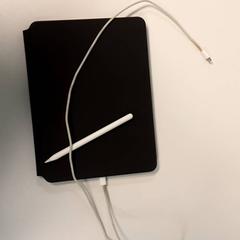 Ipad IPad, Apple-pen, laadkabel // charging cable, rapporterat av Vrije Universiteit Brussel (VUB) med iLost