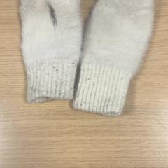 Guantes licht beige, ha sido reportado por Pathé Amsterdam Noord con iLost