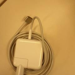 Adapter & iPhone-ladegerät, gemeldet von Vrije Universiteit Brussel (VUB) über iLost
