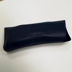 Etui à lunettes avec lunettes, a été signalé par ilévia utilisant iLost