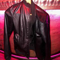 Jacket, a été signalé par Club Nyx/Exit Café utilisant iLost