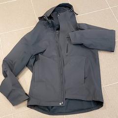 Kleding - Grijs/blauwe regenjas, zoals gemeld door Regio Limburg - Leuven met iLost