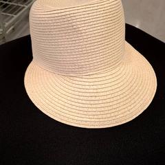 Casquette en paille naturelle がiLostで IKEA Marseille La Valentine によって報告されました
