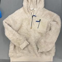 Felpa Gebroken wit fluffy trui, come riportato da IKEA Eindhoven utilizzando iLost