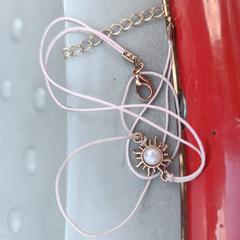Roze en goudkleurige armband of ketting, as reported to iLost