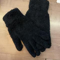 Handskar Zwart, rapporterat av Pathé Arnhem med iLost