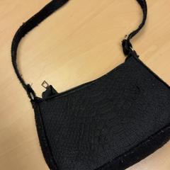 Dámská kabelka, jak nahlášeno RET pomocí iLost