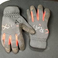 Rukavice Zwart rood, jak nahlášeno Qbuzz GD Groningen Peizerweg pomocí iLost