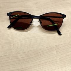 Óculos de sol Donkerblauw, como reportado por IKEA Amersfoort utilizando o iLost