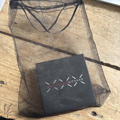 Amsterdam Sieraad, amint azt az iLostnak jelentették.