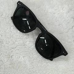 Gafas de sol Noir, ha sido reportado por IKEA Arlon con iLost