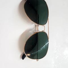 Sunglasses, as reported by Beeld & Geluid Hilversum using iLost