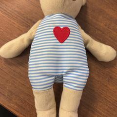 꼭 껴안고 싶은 장난감 Bruin met blauw/wit, iLost를 사용하여 Pathé Leeuwarden에 보고됨