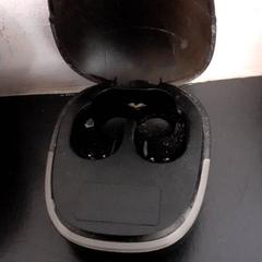 Headphone case, as reported by Qbuzz servicepunt  Emmen using iLost