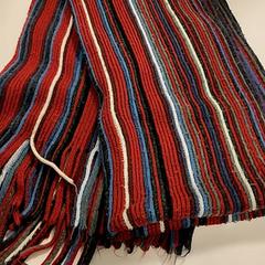 Kendő rood/blauw, amint azt Koninklijk Theater Carré az iLost segítségével jelentette.