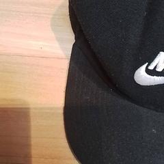 Txapel Nike, gisa salatu by Beekse Bergen Resorts en Hotel iLost erabiliz
