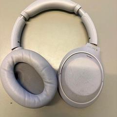 Auriculars Grijs, segons ha informat Vrije Universiteit Brussel (VUB) mitjançant iLost