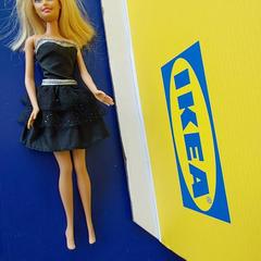 Boneca Barbie, segundo informou IKEA Rennes - Pacé usando iLost