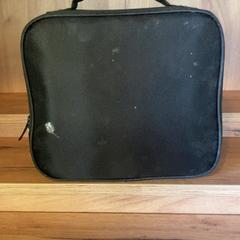 化粧ポーチ がiLostで Attractie- & Vakantiepark Slagharen によって報告されました