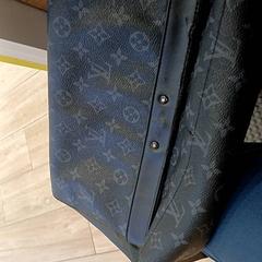 Bossa Louis voit ton Paris, segons ha informat IKEA Nantes mitjançant iLost