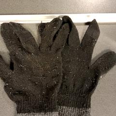 Eskularruak Zwart, gisa salatu by Breng Nijmegen iLost erabiliz