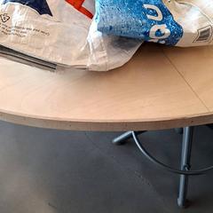 Mochila à Dos + sacs de courses, ha sido reportado por IKEA Lyon Grand Parilly con iLost