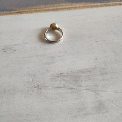 Ring met steen, jak bylo nahlášeno na iLost