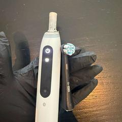 Cepillo de dientes Wit, ha sido reportado por Van der Valk Hotel Amsterdam-Amstel con iLost