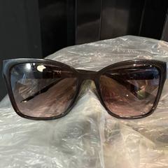 Zonnebril brown, zoals gemeld door Room Mate Bruno met iLost