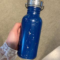 Bottle blauw Retulp, as reported by Cursus en vergadercentrum Domstad using iLost