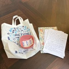Tas, 2 roze bakjes, map geschreven kinderliedjes, iLost에 보고됨