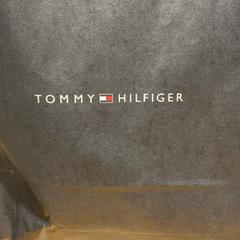 Aankoop tommy hilfiger tommy, amint azt Designer Outlet Roermond az iLost segítségével jelentette.