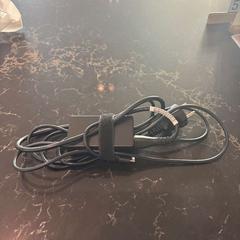 Nabíječka notebooku laptop, jak nahlášeno Van der Valk Hotel Veenendaal pomocí iLost