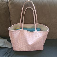 Roze handtas, iLost에 보고됨