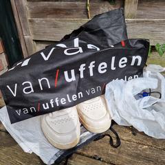 WitteSportSchoenenzakjeSnoerDraagtasvanUffelen がiLostに報告されました