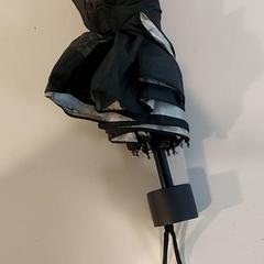 Paraply Zwart/Grijs, som rapportert av Regio West-Vlaanderen ved bruk av iLost