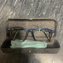 안경이 있는 안경 케이스, iLost를 사용하여 Pathé Amersfoort에 보고됨