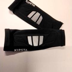 Volleybalsleeves Kipsta, come riportato da Gemeente Puurs-Sint-Amands utilizzando iLost
